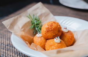 Les chapelures Bloch apportent croustillant, tenue, texture et saveur à toutes vos préparations, des plus classiques aux plus créatives.